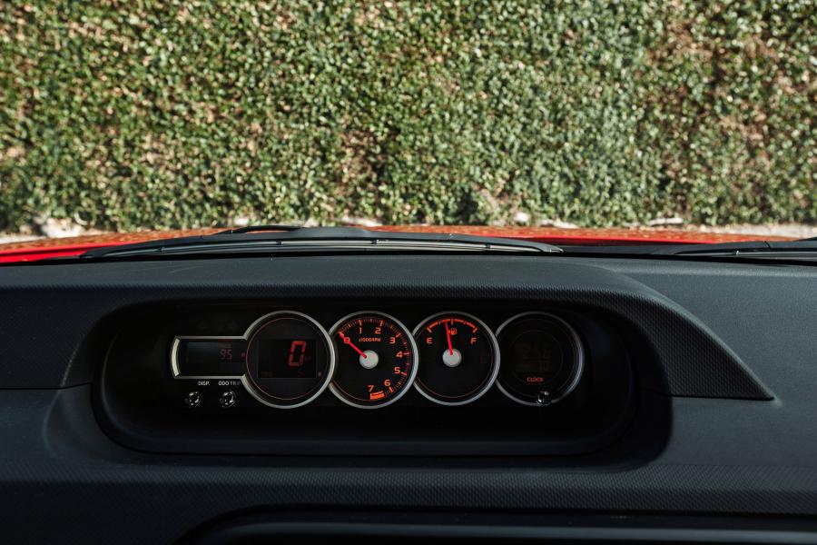 Детали интерьера Scion xB 2014 года  (фото 10 из 25)